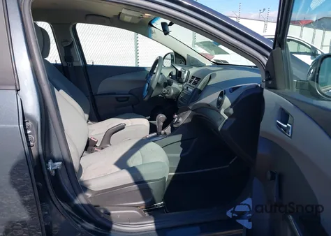 2013 Chevrolet Sonic Ls Auto из США, поврежденный, VIN 1G1JA5SG0D4193654